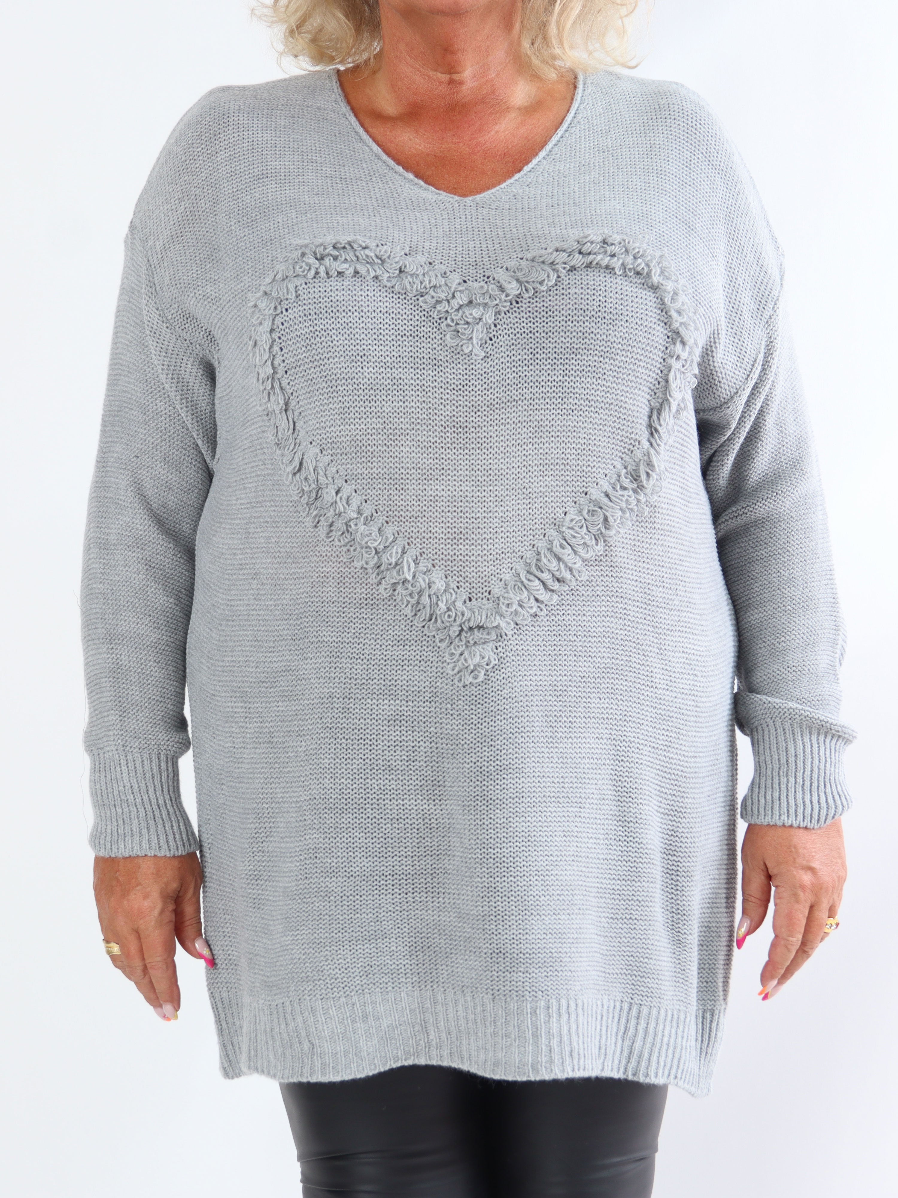 Annalise - Plus size strikkjole med hjerte foran